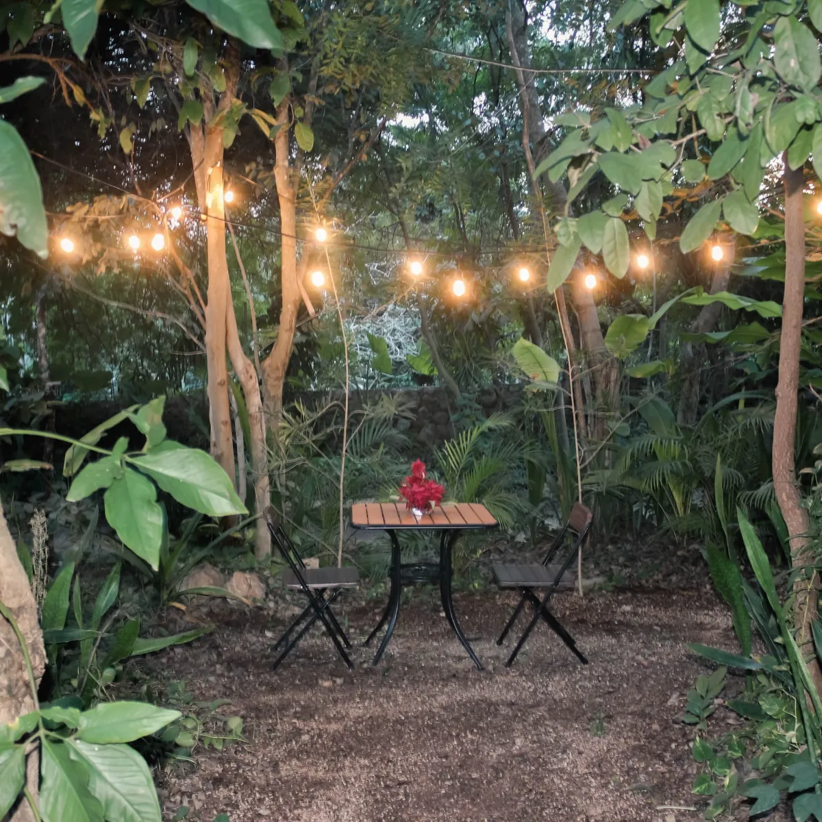 Casita del Peón — Garden patio with bathtub