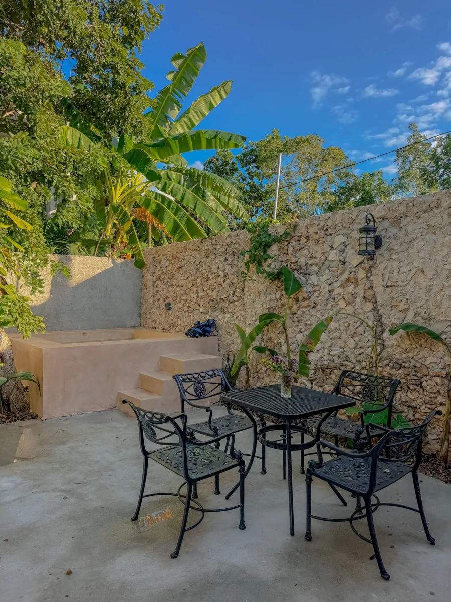 La Tienda de Raya — Terrace with bathtub
