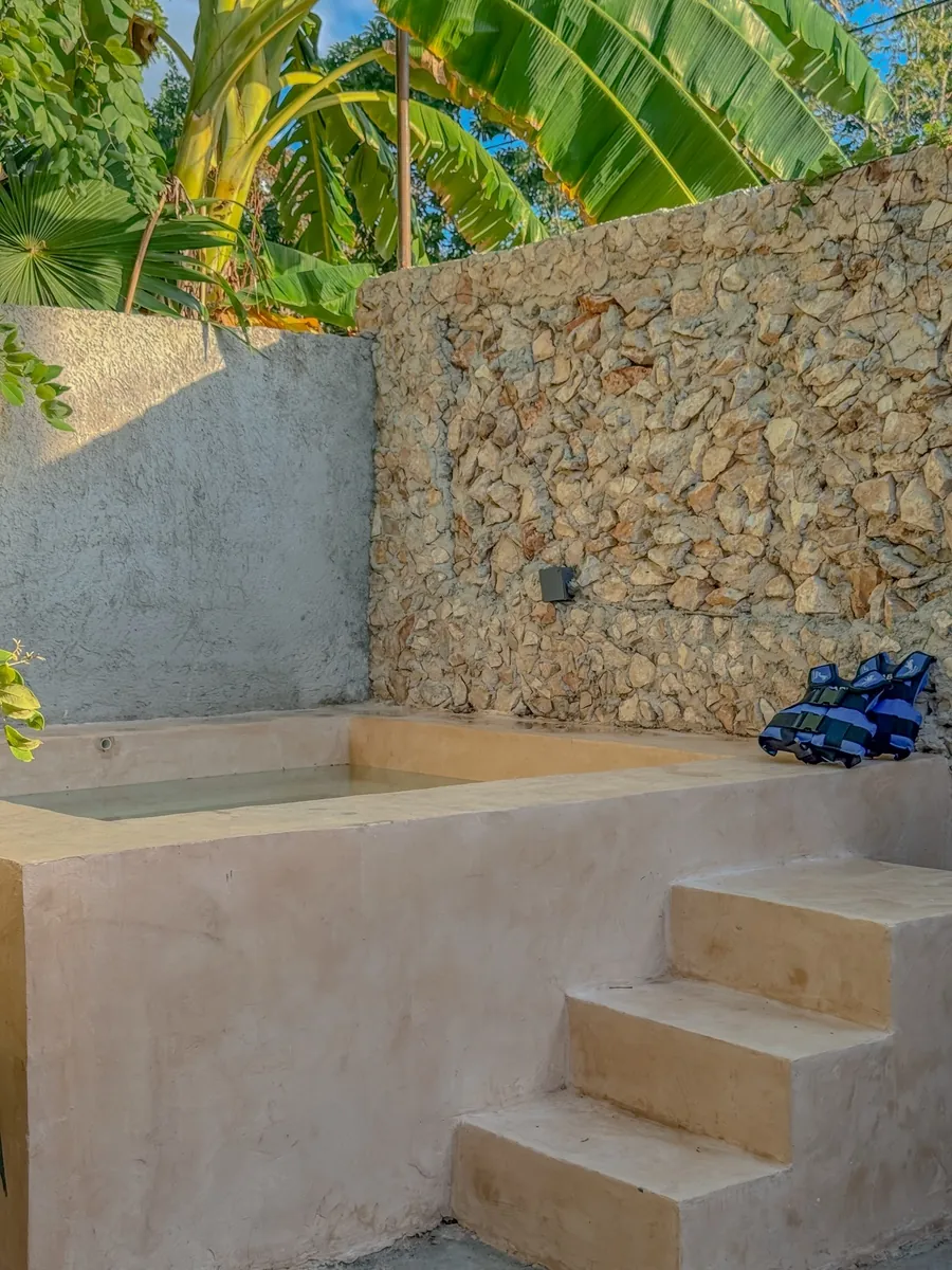 La Tienda de Raya — Outdoor bathtub