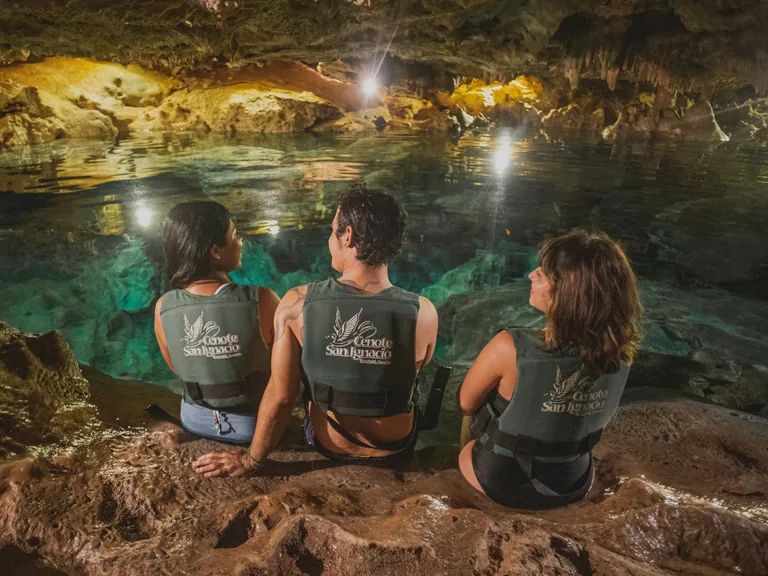 Nadando en el cenote