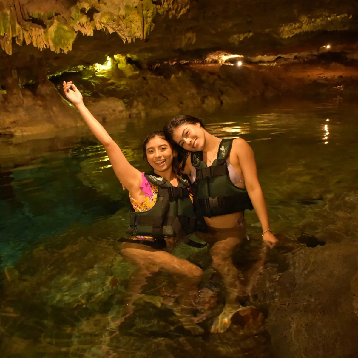 Experiencia nocturna en el cenote